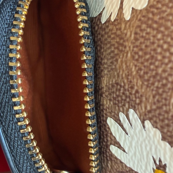 COACH key holder,COACH Coin purse,Coach Black and Brown Daisy Key Holder - Picture 10 of 10